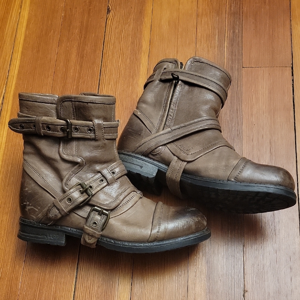 UGG Women's Elisabeta Leather Boot Size9.5
